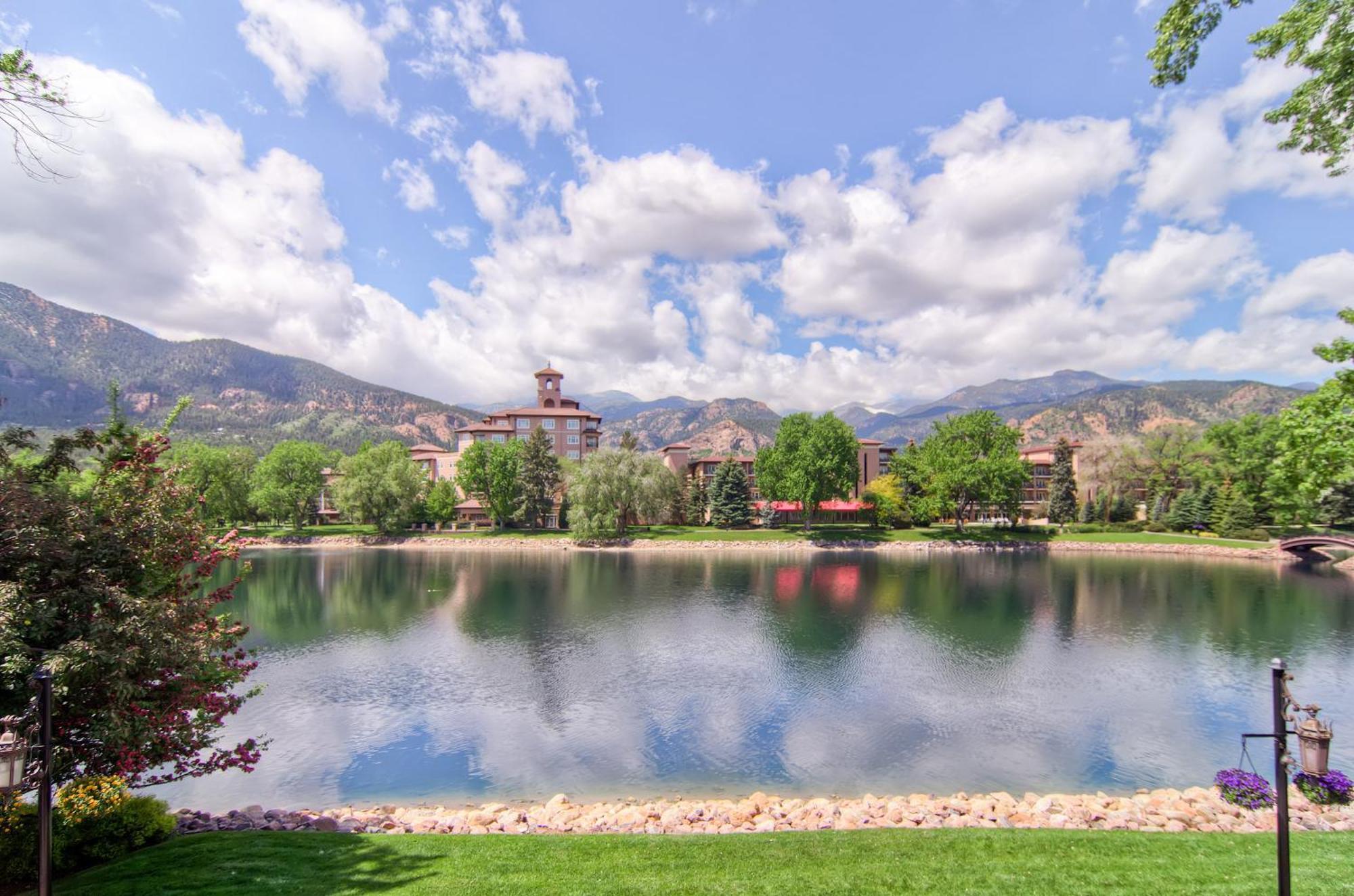 Отель The Broadmoor Колорадо-Спрингс Экстерьер фото