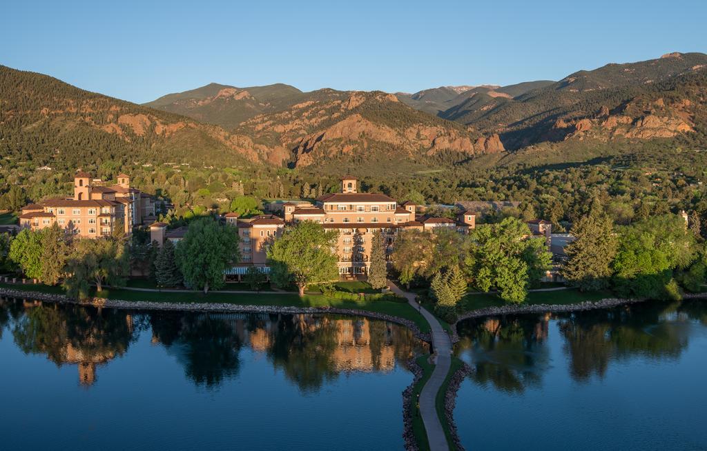 Отель The Broadmoor Колорадо-Спрингс Экстерьер фото
